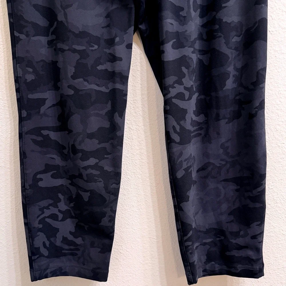 Lululemon On the Fly 7/8 Pant Camo Black Gray Size 12 Pockets Athleisure